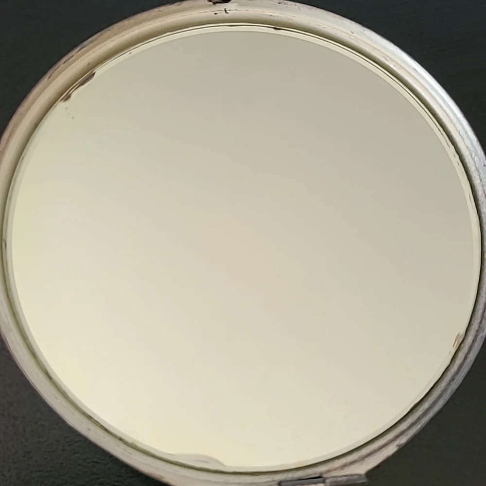 Vintage powder compact